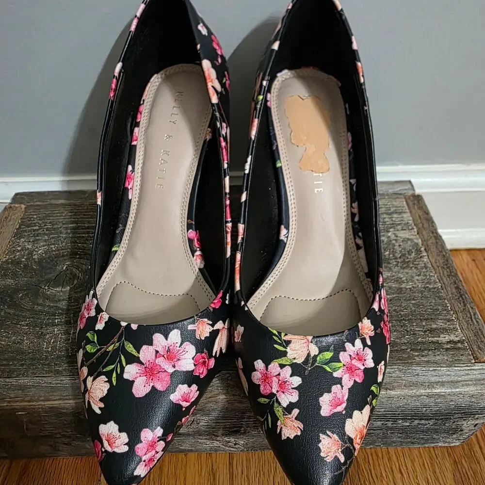 Kelly & Katie Astivia Floral Pointed Toe Heels Size 8